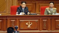 Pohjois-Korean johtaja Kim Jong-un puoluekokouksessa maanantaina.