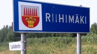 Riihimäen kyltti tiellä