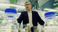 Toimitusjohtaja Esa Rousu Chempoliksen laboratoriossa.