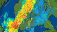 Säätutkan kuva, jossa sinisenä näkyy kirvoja.