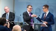 Kuvassa ministerit Juha Sipilä ja Alexander Stubb (oik) sekä Jari Lindström (ps.). Hallituksen neuvottelut yhteiskuntasopimuksesta.