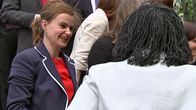 Työväenpuolueen kansanedustaja Jo Cox kuvassa vasemmalla.