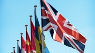 Ison-Britannian lippu liehuu muiden EU-maiden lippujen vieressä.