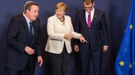 David Cameron, Angela Merkel ja Juha Sipilä Brysselissä tiistaina.