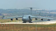  Yhdysvaltain ilmavoimien C-5 Galaxy Outsize Cargo -kuljetuskone Incirlikin tukikohdassa.
