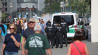 Poliiseja Karplatzin aukiolla Münchenissä 23. heinäkuuta.