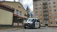 Poliisiauto Otanmäessä ravintola Mainarin edustalla.