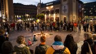 Helsingin Asema-aukiolla järjestettiin muistotilaisuus 18. syyskuuta.
