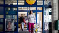 Jere Tiusanen kävi keskiviikkona ostoksilla Pasilan Lidl-myymälässä Helsingissä.