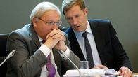 Vallonian parlamentin puhemies André Antoine (vas.) ja ministeripresidentti Paul Magnette.