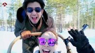 Taiwanilainen miesnäyttelijä Chen Bolin ja eteläkorealainen naisnäyttelijä Song Ji Hyo pääsivät Lapissa huskyajelulle.