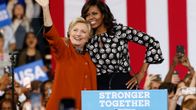 Demokraattien presidenttiehdokas Hillary Clinton ja Yhdysvaltain ensimmäinen nainen ovat yhteisellä asialla.