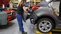 Mercedes-Benzin A-sarjan autojen valmistusta Uudenkaupungin autotehtaalla.