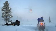 Kuttanen epäillyn surmaajan etsintä poliisi moottorikelkka
