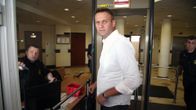 Aleksei Navalnyi saapumassa oikeuteen Moskovassa.