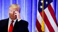 Donald Trump tiedotustilaisuudessaan New Yorkissa.