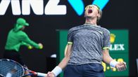 Denis Istomin tuuletti voittoaan Novak Djokovicista raivokkaasti.