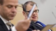 Pääministeri Juha Sipilä antoi pääministerin ilmoituksen eduskunnan täysistunnossa Helsingissä 8. helmikuuta 2017. Etualalla valtiovarainministeri Petteri Orpo.