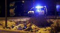 Poliisi on sulkenut valtatie 12:n Sastamalan ja Nokian rajalla 18. helmikuuta onnettomuuden vuoksi. Kaksi 17-vuotiasta nuorta menehtyi mopoauton ja pakettiauton kolarissa.