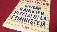 Chimanda Ngozi Adichien kirja feminismistä.