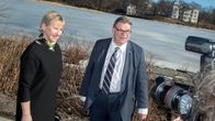 Ruotsin ulkoministeri Margot Wallström ja ulkoministeri Timo Soini Auringossa Töölönlahdella.
