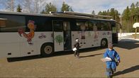 Päiväkotibussi Kouvolassa päiväkodin pihassa