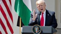 Donald Trump reagoi Syyrian hallituksen tekemään kemialliseen iskuun puheessaan 5. huhtikuuta 2017.