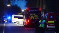 Poliiseja räjähdyspaikalla Dortmundin lähellä tiistai-iltana.