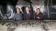 Australian ulkoministeri Julie Bishop (vas.) sekä Yhdysvaltojen varapresidentti Mike Pence vierailulla Australia-museossa Sydneyssä lauantaina.