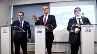 Valtiovarainministeri Petteri Orpo, pääministeri Juha Sipilä ja ulkoministeri Timo Soini hallituksen puoliväliriihen tiedotustilaisuudessa Kesärannassa Helsingissä 24. huhtikuuta 2017.