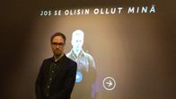 Päämajamuseon amanuenssi ja Sodan ja rauhan keskus Muistin näyttelyasiantuntija Olli-Pekka Leskinen Jos se olisin ollut minä -näyttelyssä.