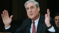 Robert Mueller elehtii käsillään.