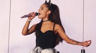 Ariana Grande esiintymässä Milanossa 2015.