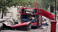 Terroristien räjäyttämä bussi Lontoossa heinäkuussa 2005.