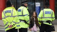 Poliisi keskusteli Ariana Granden konsertissa olleiden kanssa Manchesterissa tiistaina.
