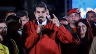 Venezuelan presidentti Nicolás Maduro puhuu kannattajilleen vaalien jälkeen.  