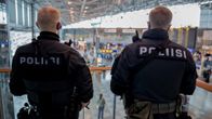 Poliisi päivystää lentoasemalla 21.8.2017.