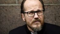 Pastori Kai Sadinmaa Helsingin hiippakunnan tuomiokapitulin edustalla Helsingissä 13. syyskuuta 2017.