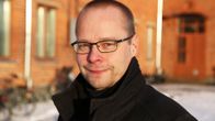 Ikkkuna-kolumnisti kirjailija Roope Lipasti.