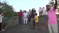 Uutisvideot: Intiassa, Rajasthanissa pytonkäärme iski selfien ottajaan.
