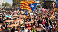 Tunnelmia Barcelonassa itsenäisyysjulistuksen jälkeen