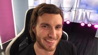 Nörtti: Dragonslayer666 tv-sarjan luoja Aleksi Delikouras kieltäisi kännykkäpelit lapsilta