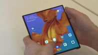 Kännykkäkevään kuumin innovaatio on näyttö, joka taittuu tabletiksi – videolla Huawei Mate X