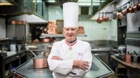 Paul Bocuse keittiössä.
