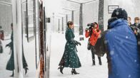 Viron presidentti Kersti Kaljulaid matkusti tiistaina junalla Narvassa pidettyyn julkistustilaisuuteen.