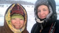 Toimittajat Jaana Kanninen ja Kukka Ranta tutustumassa Muddusjärven paliskuntaan.