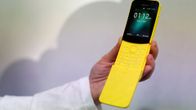 Nokia 8110 puhelin.