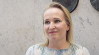 Valtakunnansovittelija Minna Helle Akateemisessa kirjakaupassa Helsingissä torstaina 3. toukokuuta.