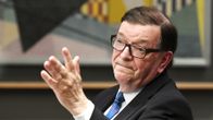 Europarlamentaarikko Paavo Väyrynen.