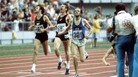 Lasse Viren vireen saapuu voittajana maaliin vuoden 1976 Montrealin olympiakisoissa, Dick Quax kirii toiseksi.